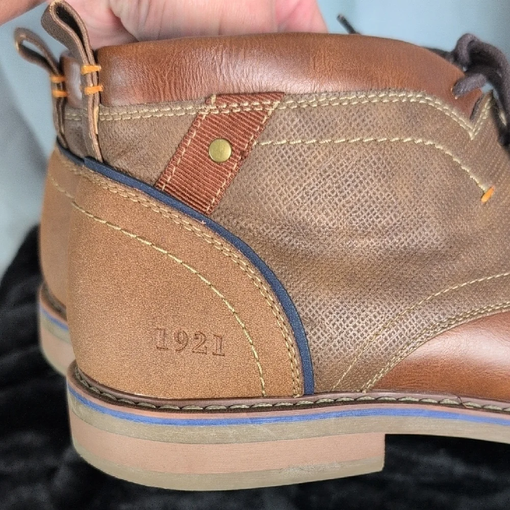 Elegant‎ Brown Leather and Canvas Chukka Boots